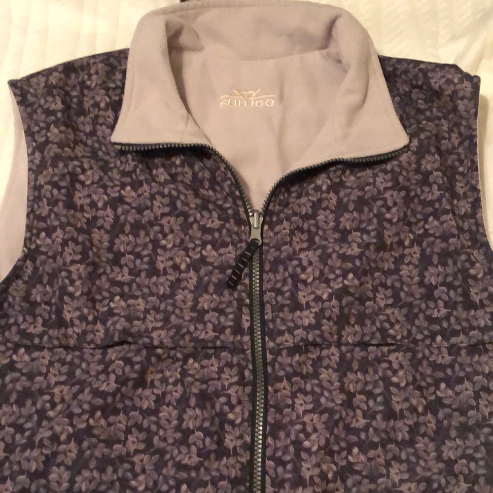 Sun Ice ladies reversible fleece vest. Size L